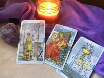Staven uitleg (14 tarotkaarten) + dagkaart trekken