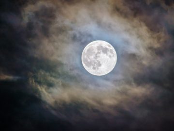 Wat is de spirituele betekenis van de volle maan?